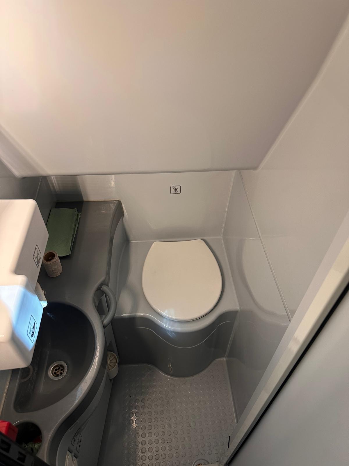 Toaleta w autokarze KAJK TOURS